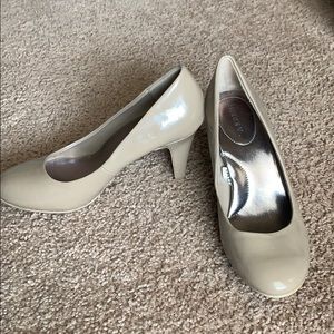 Merona tan 3in heels